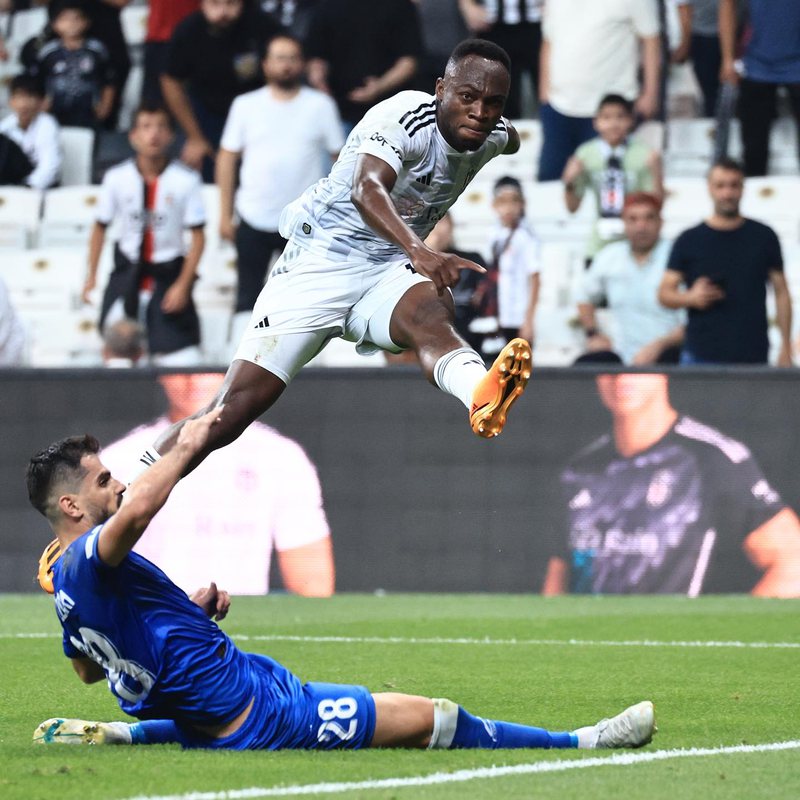 “Zgjohet” Tirana, bardheblutë ngushtojnë shifrat