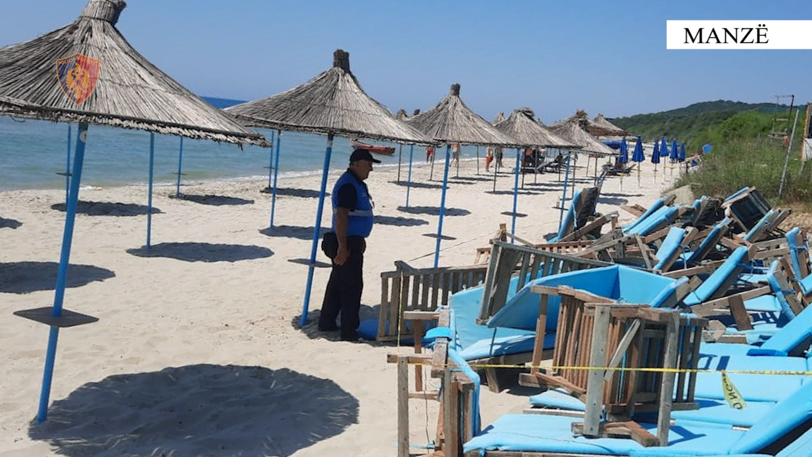 “Plazhi i lirë”/ Sekuestrohen 147 çadra dhe 294 shezlongë në Durrës, procedohen 3 administratorët