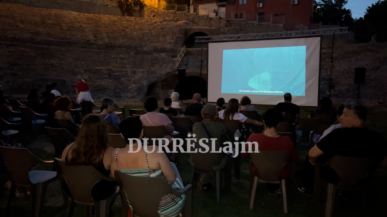 Turizmi dhe jeta e egër nën ujore, çfarë u pa të enjten në amfiteatrin e Durrësit? (VIDEO)