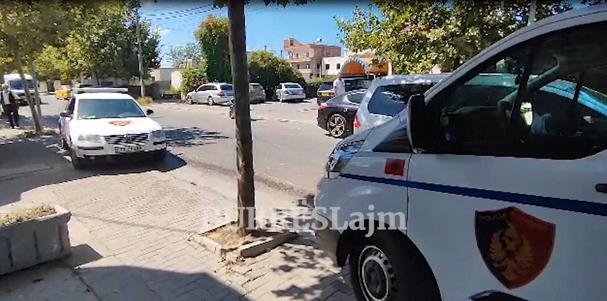 Aksident në Durrës, makina përplas të moshuarën, dërgohet me urgjencë në spital (VIDEO)
