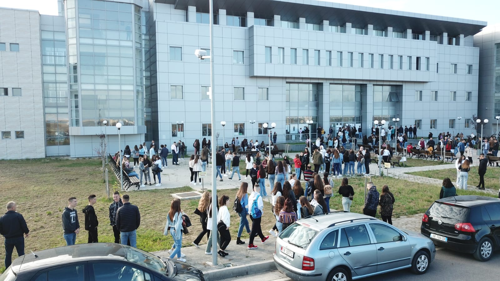 Mundësi e re për maturantët/ Hapet programi i ri Bachelor për studime në Universitetin e Durrësit