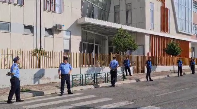 Gjykata e Elbasanit merr vendimin, 35 të arrestuarit për trafik droge mbeten në burg, çfarë ndodh me të tjerët