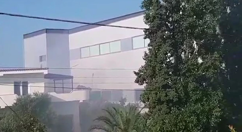 Përfshihet nga zjarri fabrika e këpucëve në Durrës