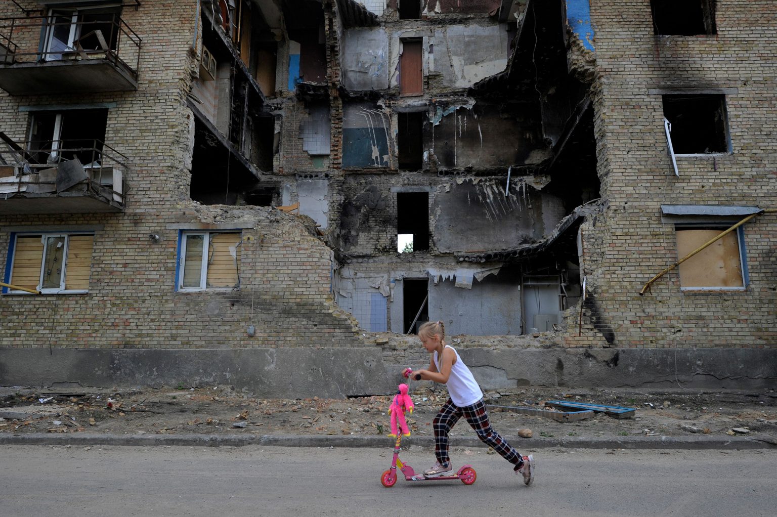 Thuajse çdo ditë një fëmijë humbi jetën, gati 500 viktima të mitur në më shumë se një vit luftë në Ukrainë