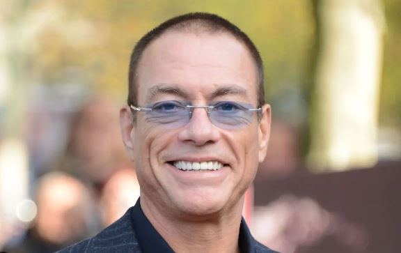 Jean-Claude Van Damme viziton sot Kosovën, kjo është arsyeja e vizitës së aktorit të famshëm