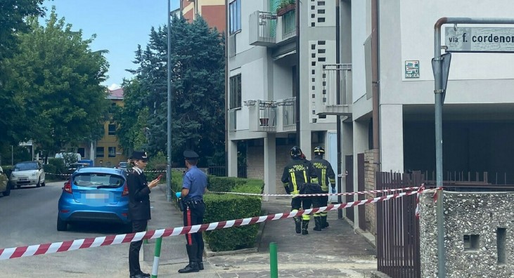 E rëndë, tre shqiptarë godasin me thika njëri-tjetrin, një i vdekur dhe dy të plagosur rëndë