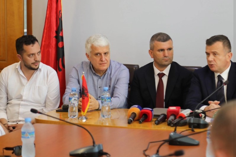 Taulant Balla prezanton Prefektin e ri të Kukësit (EMRI)