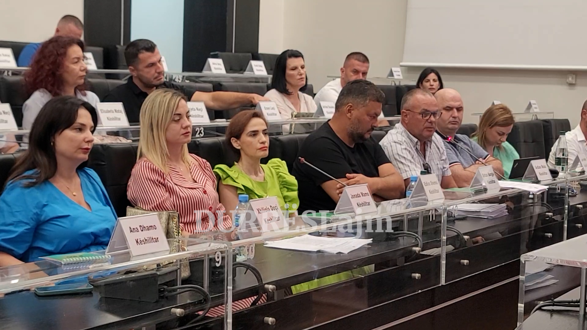 Zonë multifunksionale tek kompleksi “Niko Dovana”, Muka: Material i pasaktë, bashkia po kërkon të bëhet pronare hotelesh! (VIDEO)