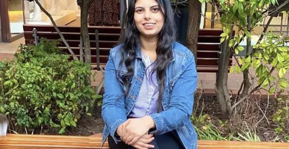 Ish e dashura e refuzoi, 22-vjeçari e varros të gjallë