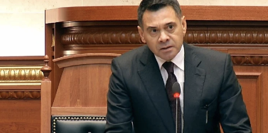 Arben Ahmetaj në arrati për t’i shpëtuar drejtësisë? Karamuço zbardh detaje: Sipas dy burimeve …