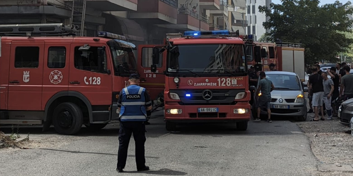 Zjarri në parkingun e pallatit në Tiranë, policia: 36-vjeçari i vuri flakën makinës së babait të tij