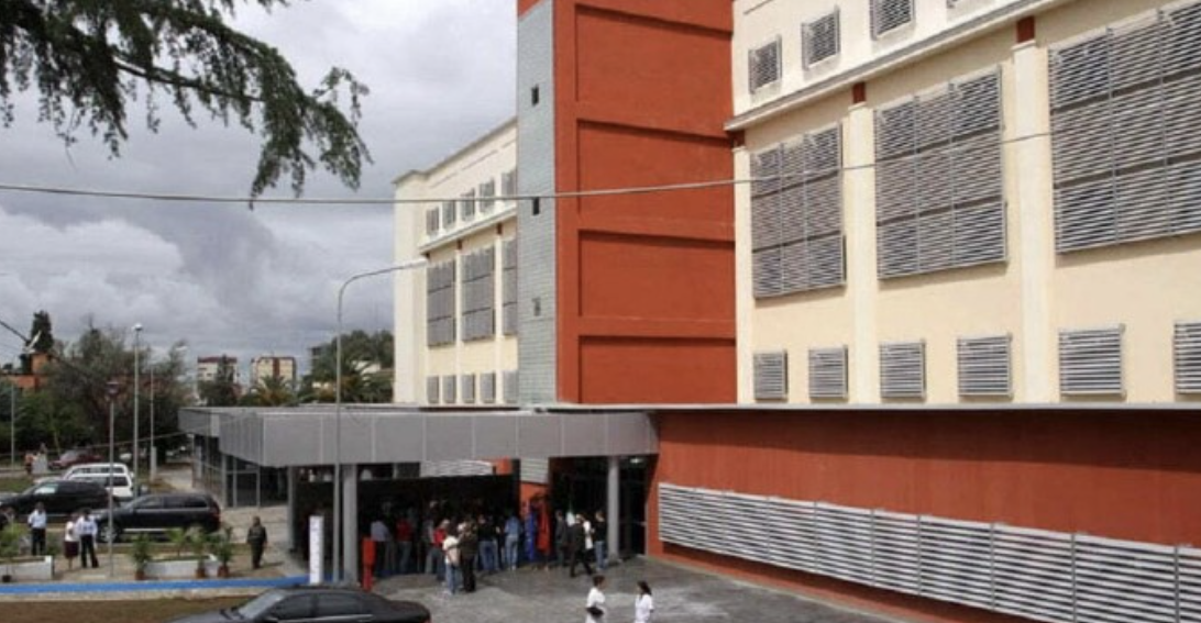 11-vjeçari bie në kontakt me energjinë elektrike, dërgohet me urgjencë në spital