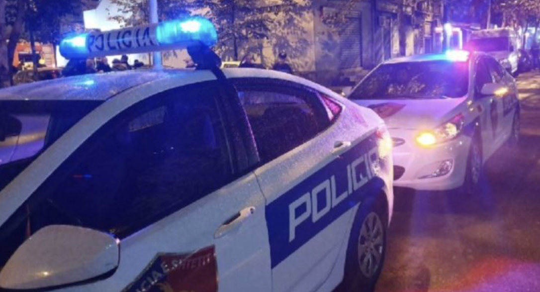 Sherr mes të rinjve, plagoset me gërshërë 24-vjeçari