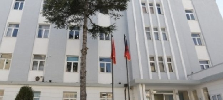 Shpërdorim detyre dhe korrupsion, policia arreston 2 punonjës të IKMT-së