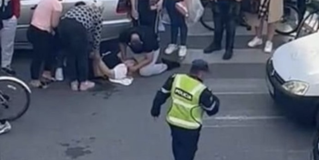 Aksident në Durrës, makina përplas këmbësoren