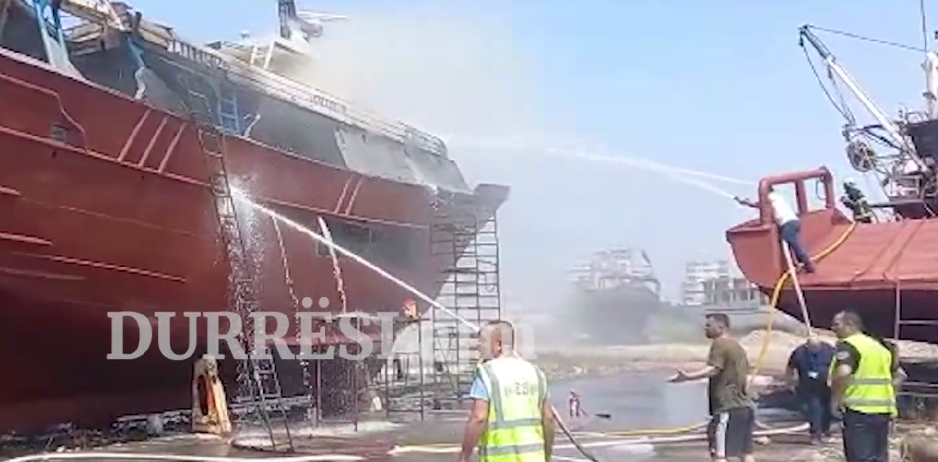 Merr flakë një peshkarexhë në portin e Durrësit (VIDEO)