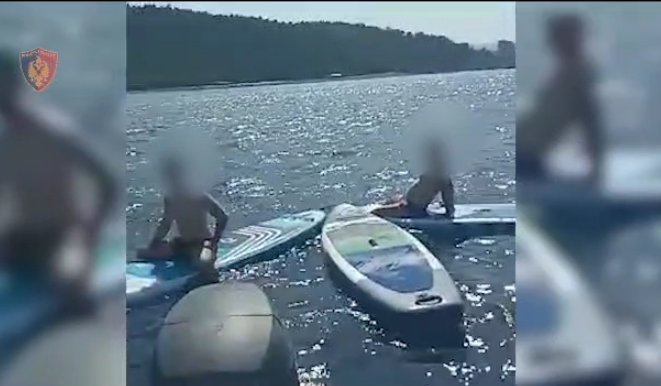 Kishin ngelur në det me 3 kajakë dhe era i pengonte të ktheheshin në breg, policia kufitare iu vjen në ndihmë 5 pushuesve
