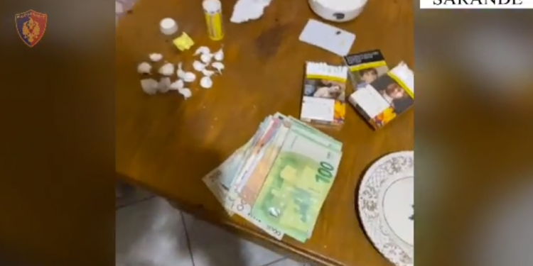 Shpërndanin kokainë në lokale, pranga 54-vjeçarit dhe një të reje