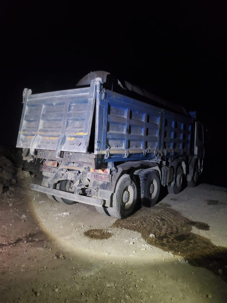 Punonjësi turk ndërroi jetë pasi e zuri poshtë cisterna e ujit, arrestohet shoferi i kamionit