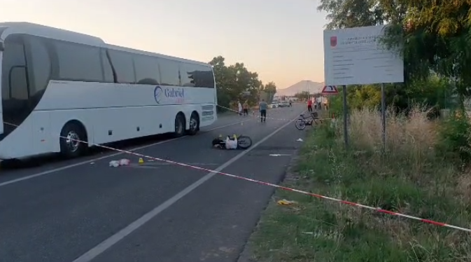 U përplasën nga autobusi, ndërrojnë jetë çifti i bashkëshortëve