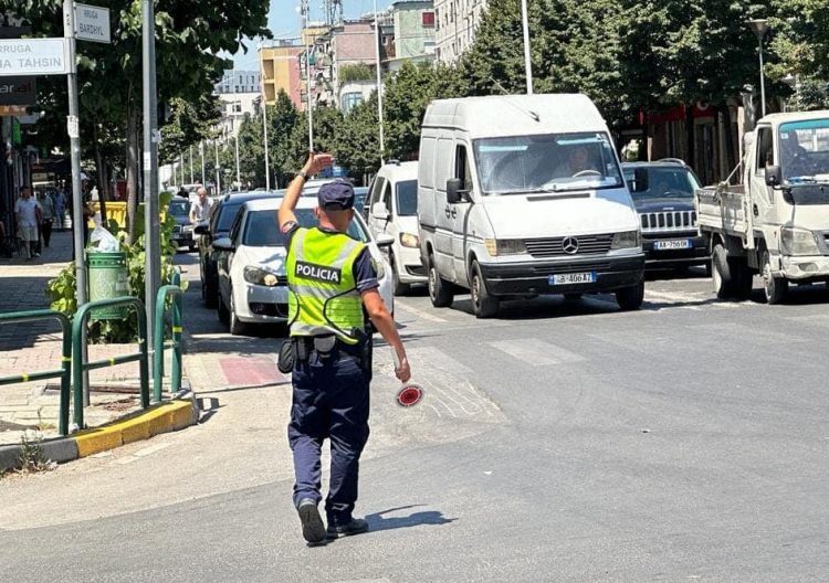 Punojnë në temperatura të larta, Rama falënderon efektivët e policisë: Mirënjohje