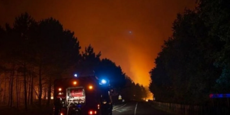 Rreziku për zjarre nga temperaturat e larta, “alarm i kuq” në jug të Francës