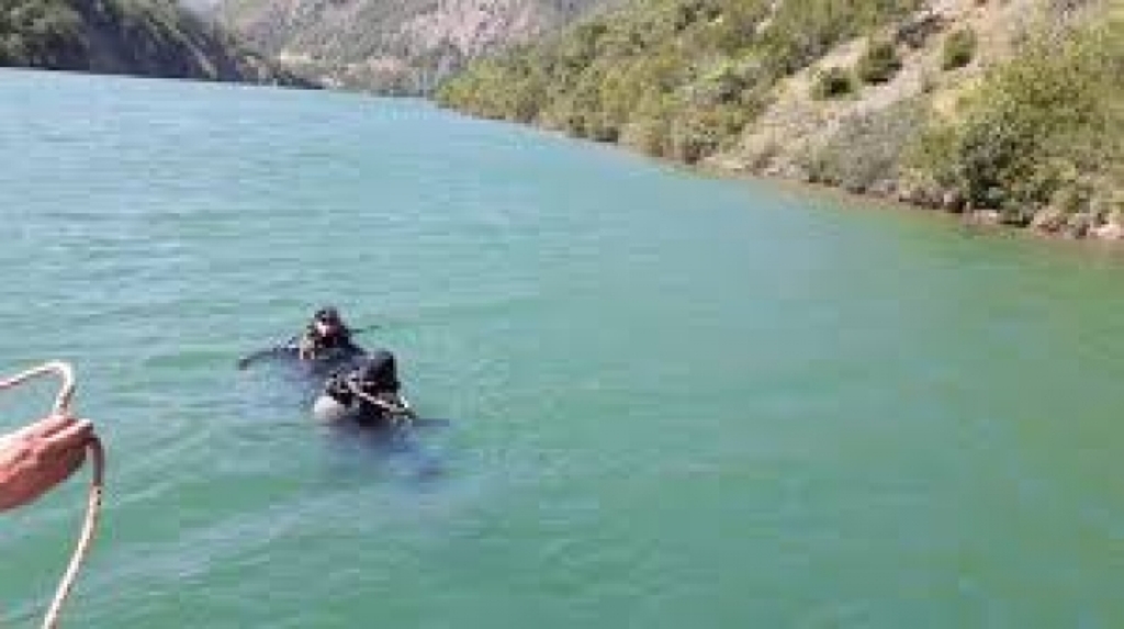 Mbyten 4 persona në liqenin e Banjës