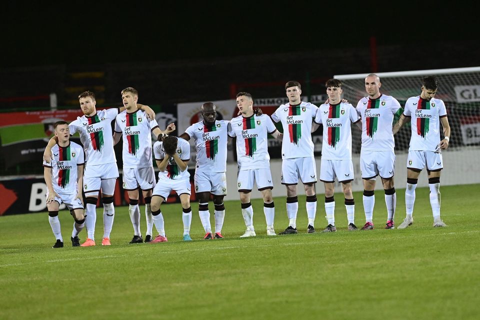 Ndeshja e Conference League thyen rekordin për serinë më të gjatë të 11-metërshave, 28 penallti të ekzekutuara