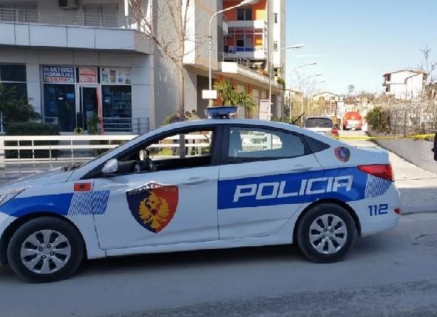 Rrezikoi të binte nga dritarja e katit të pestë, shpëtohet 5-vjeçari në Lushnjë