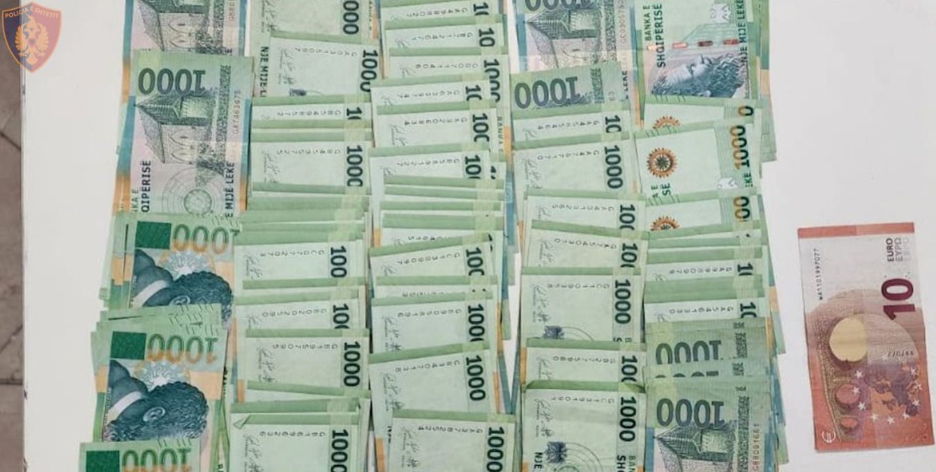 Djali 18 vjeç i vjedh të atit paratë në Tiranë, policia e zbulon dhe e arreston