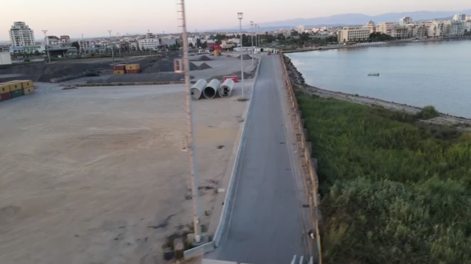 VIDEOLAJM/ Si duket terminali lindor në portin e Durrësit pas rrethimit me blloqe betoni nga ana e APD