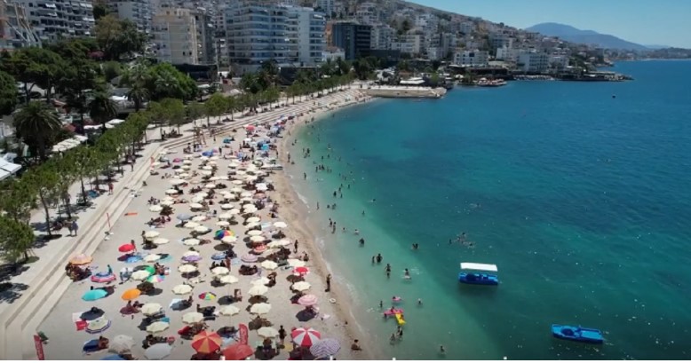 Saranda e mbushur me turistë të huaj, Rama publikon videon: Siguri, pastërti dhe ushqim i shkëlqyer