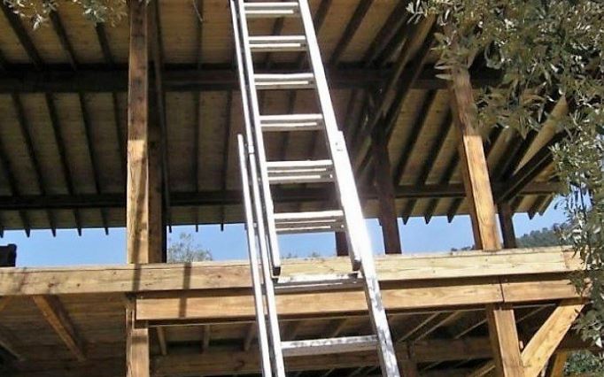 Greqi, po bënte punime në shtëpi dhe bie nga shkallët, ndërron jetë 51-vjeçari shqiptar