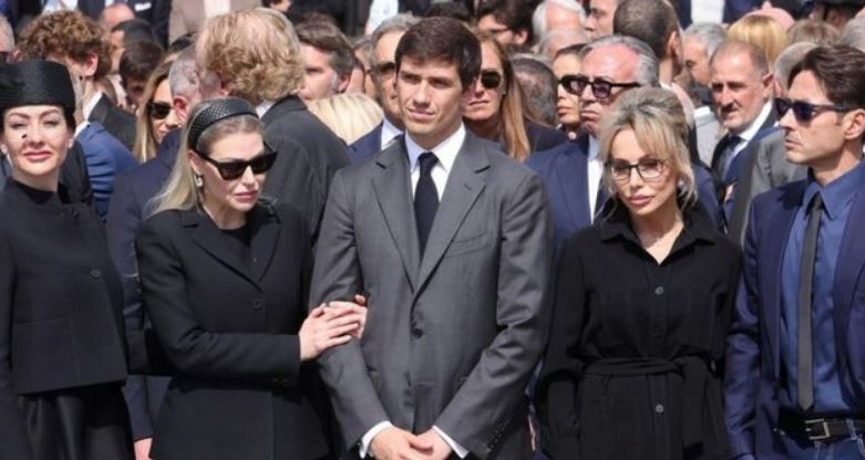 Noteri i Berlusconi-t “kyç gojën” për testamentin: Nuk mund të them asgjë, as sot, as nesër, as kurrë!