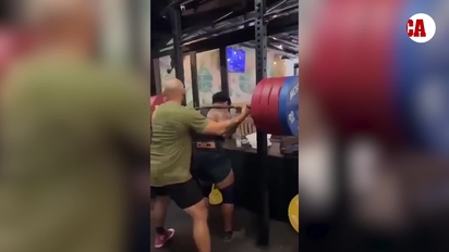Vdes tragjikisht bodybuilderi, tentoi të ngrinte 210 kilogramë në palestër (VIDEO)
