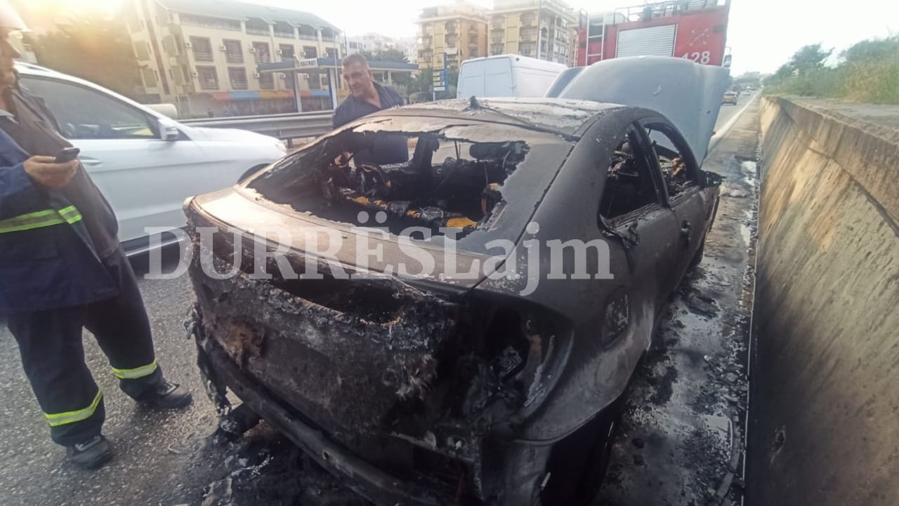 Çfarë ka mbetur nga djegia e “Benz”-it në autostradën pranë Shkëmbit të Kavajës (FOTO)