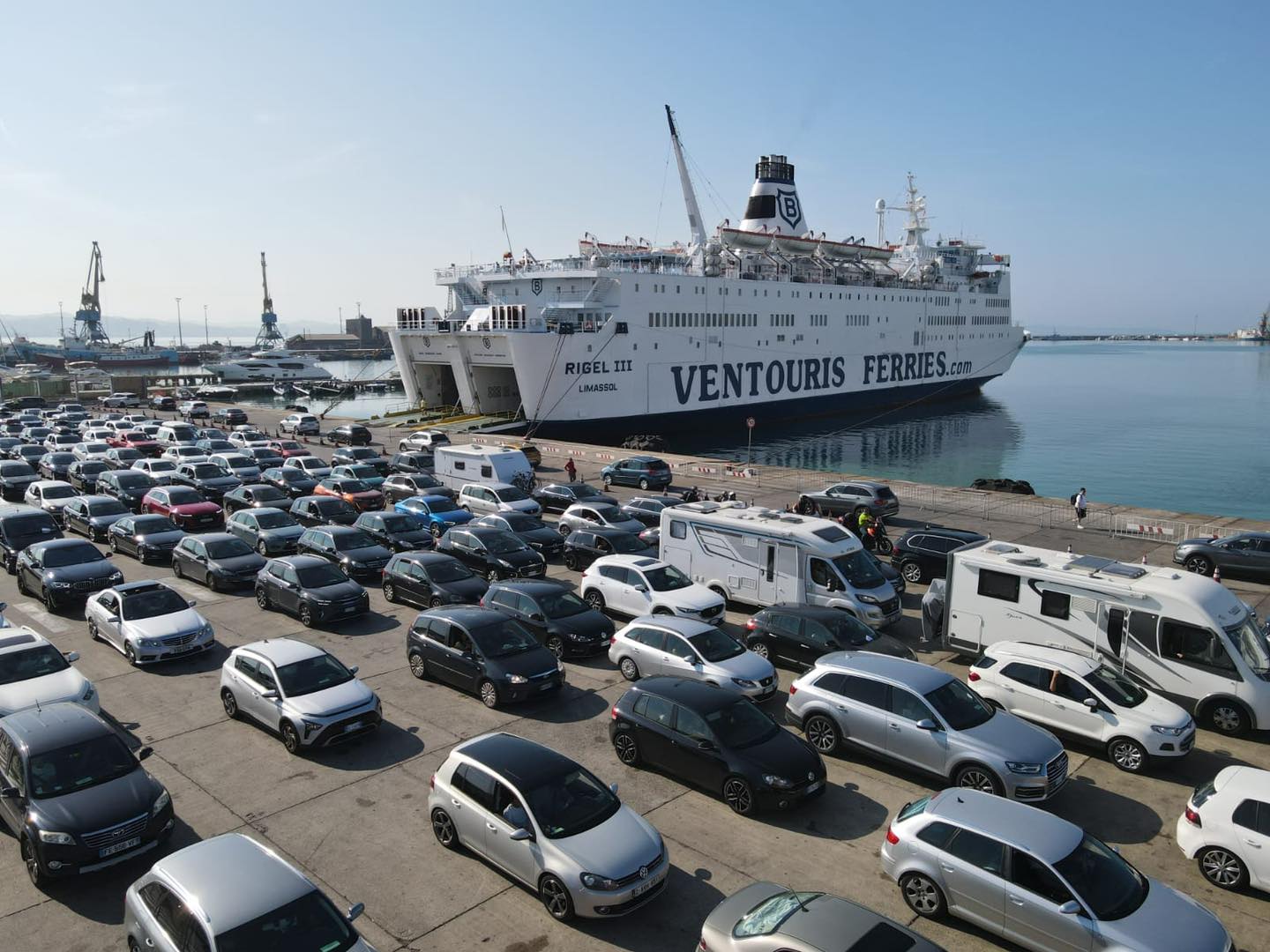 Piku i sezonit/ Mbi 20 mijë pasagjerë hynë në portin e Durrësit 3 ditët e fundit (VIDEO)