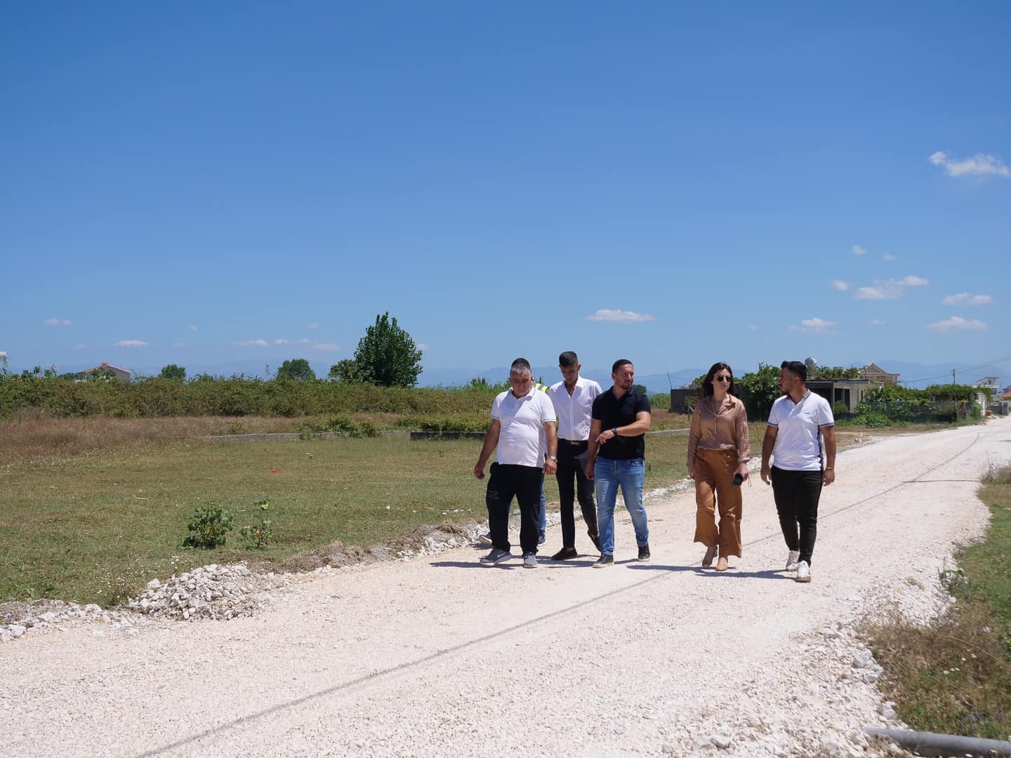 Sako inspekton punimet për rehabilitimin e infrastrukturës rrugore në lagjen “Adriatiku” (VIDEO)