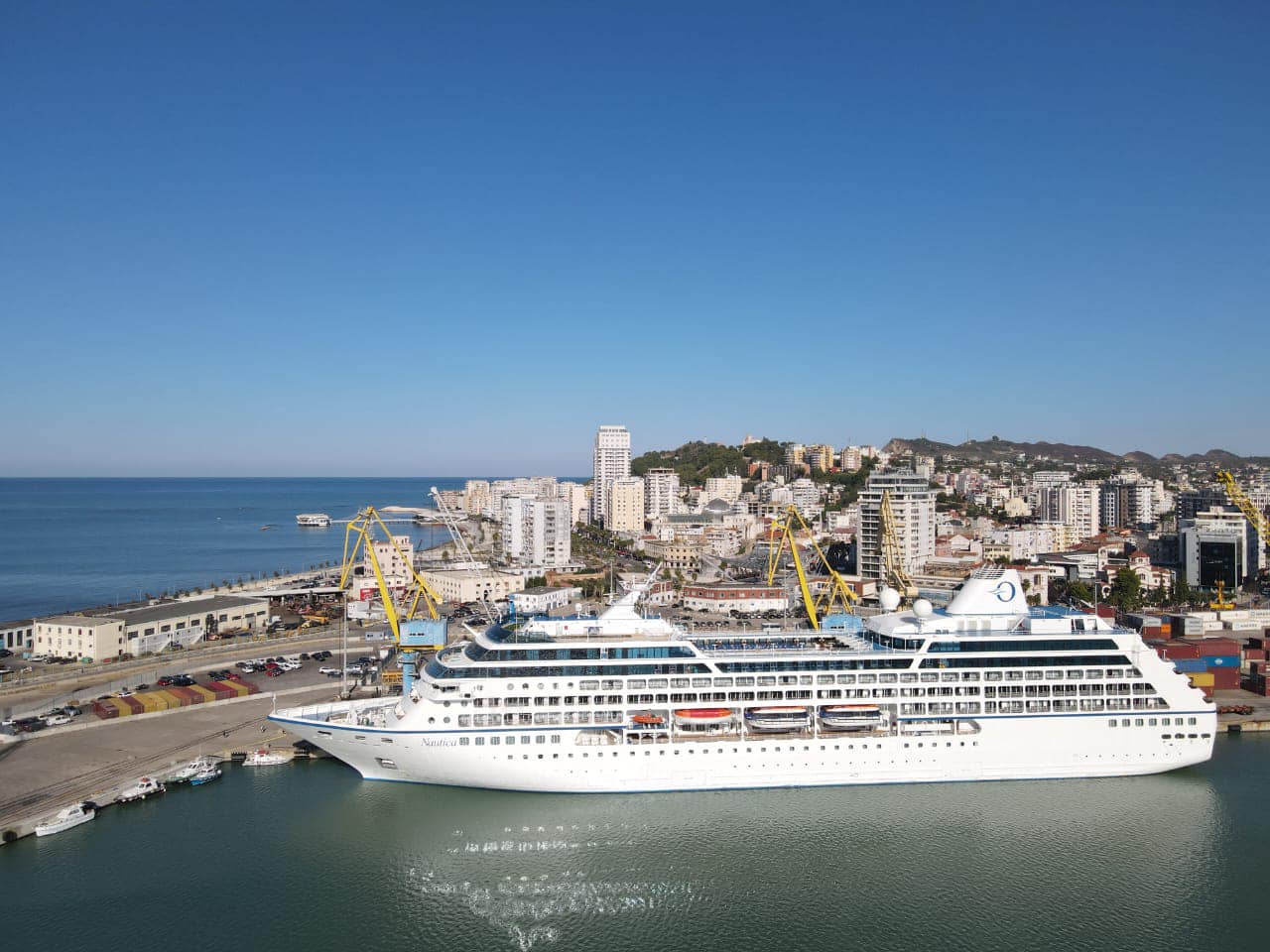 Krocera &#8220;Nautica&#8221; sjell në Durrës 663 turistë nga 20 vende të ndryshme të botës