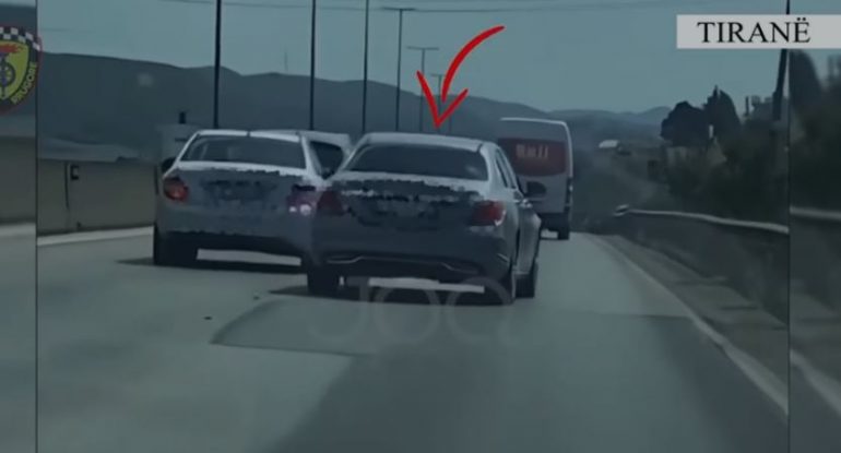 Bënte manovra të rrezikshme me automjet, policia rrugore gjobit drejtuesin pas videos në rrjetet sociale