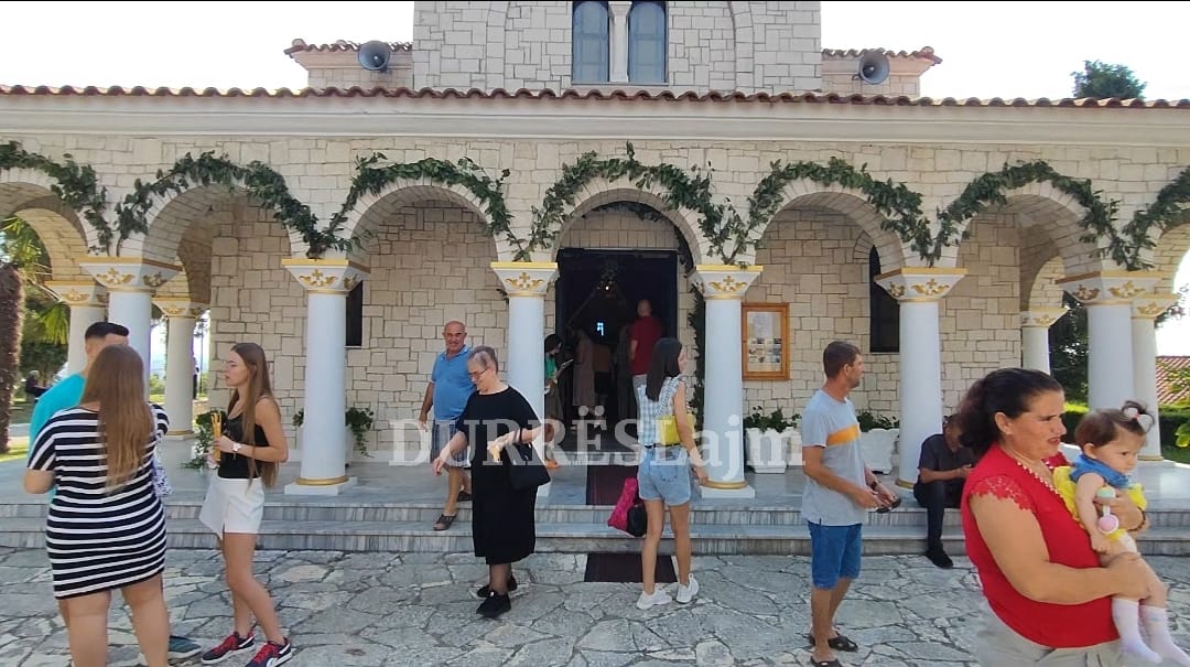 Fjetja e të shenjtës Mari, besimtarët e kremtojnë në Manastirin e Shën Vlashit (VIDEO)