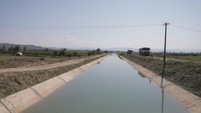 21-vjeçari ra në kanal teksa peshkonte, dyshohet se është mbytur