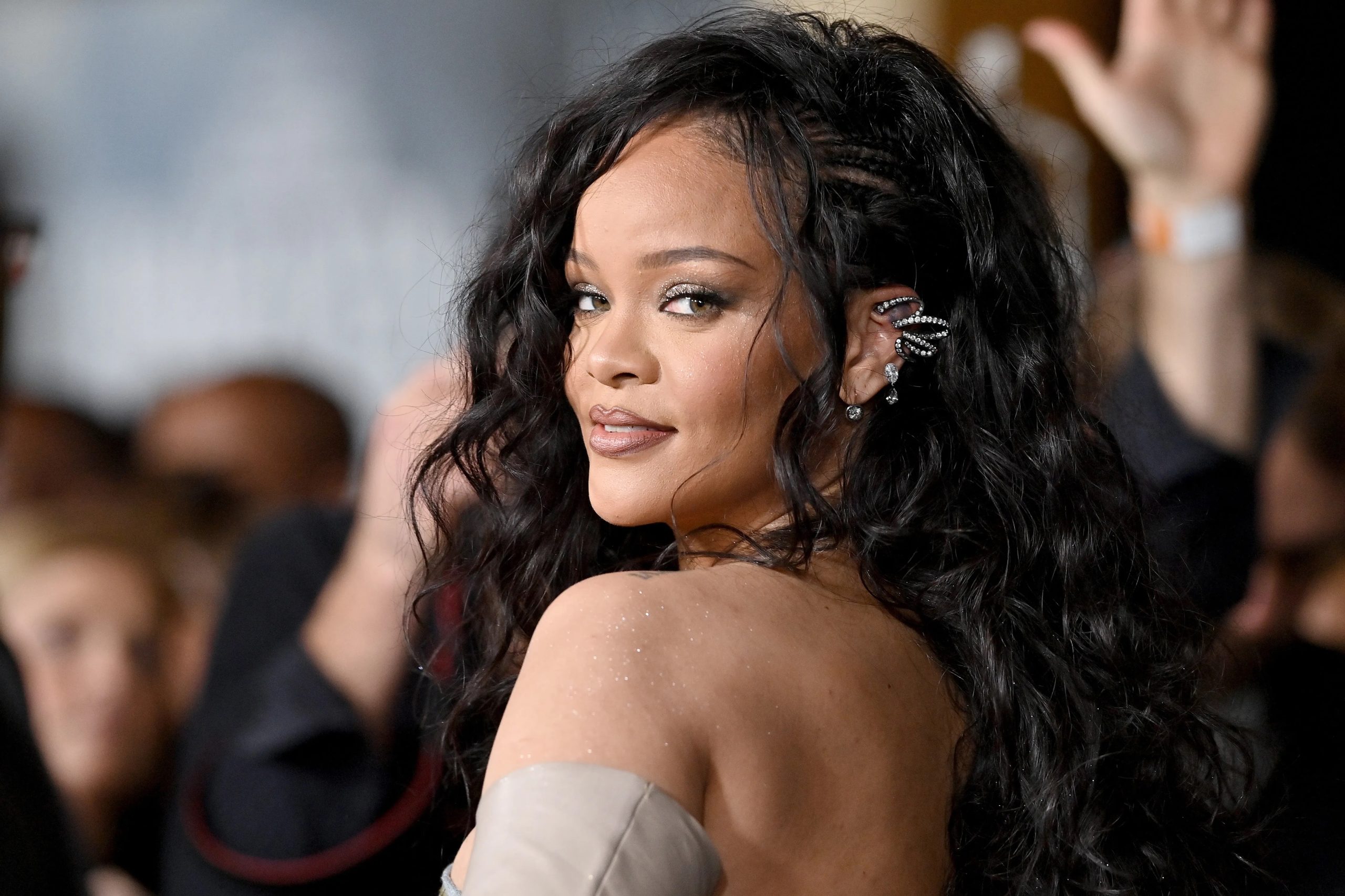 Rihanna kërcënon me padi dy biznesmene shqiptare