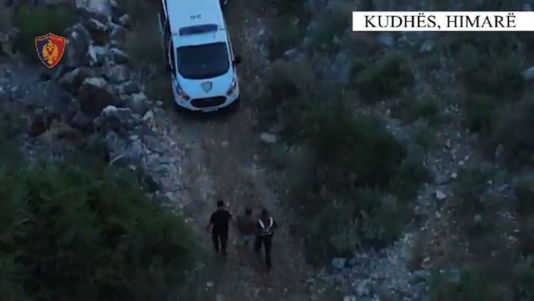 Ndezën zjarr dhe dogjën dhjetëra hektarë tokë, në pranga 2 persona