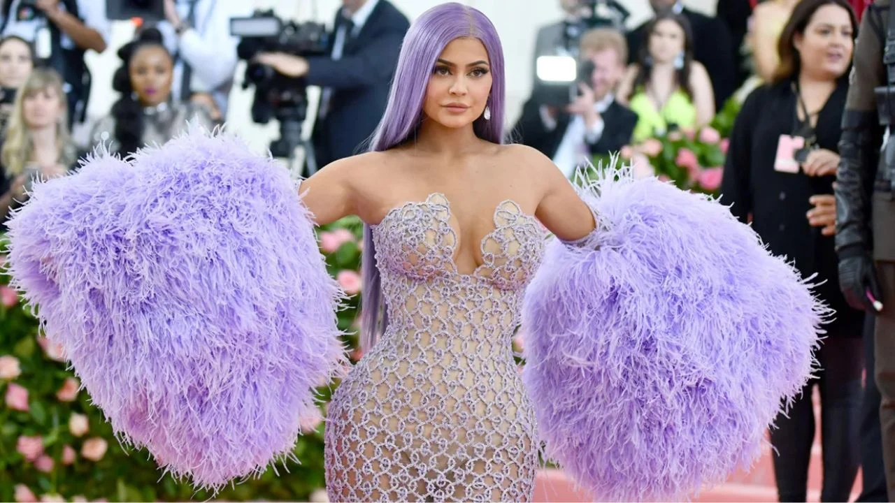 Rivalja e Barbit! Kylie Jenner prezantohet si një kukull “Bratz”