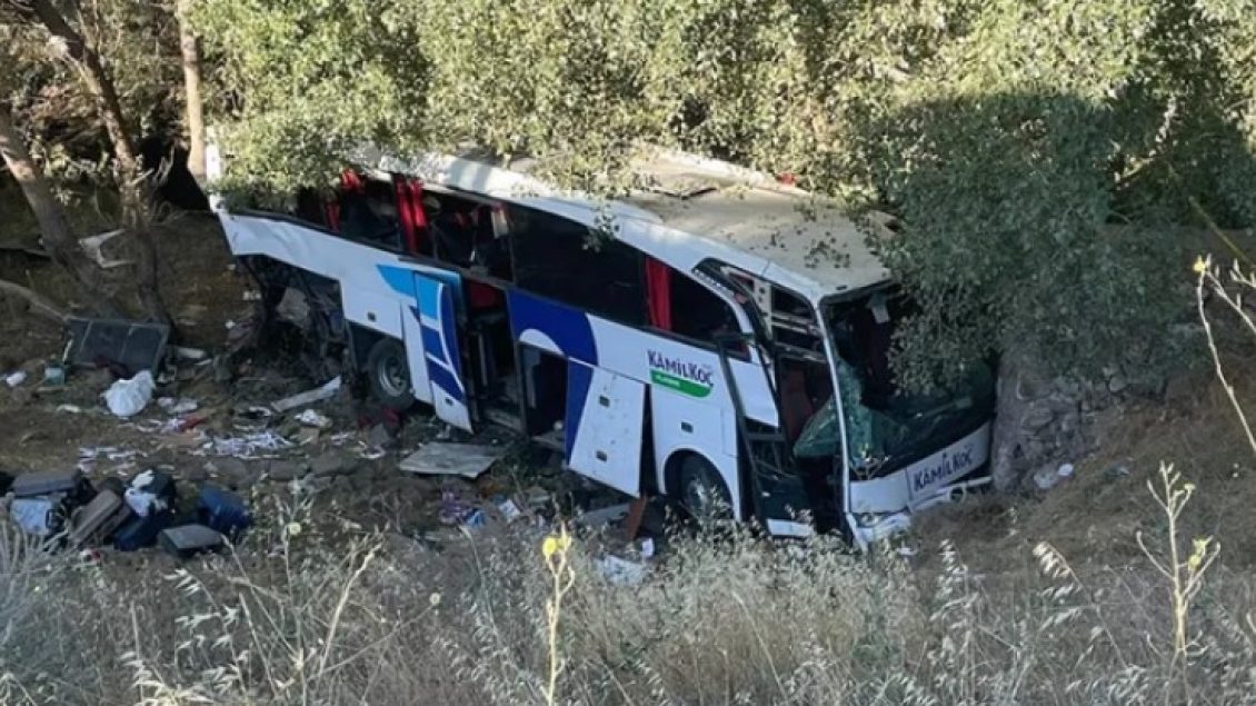 Aksident i rëndë në Turqi, autobusi del nga rruga, 12 persona humbin jetën