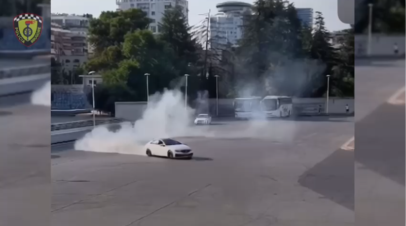 Me shpejtësi të çmendur, drift në mes të Tiranës, gjobitet me shumën e majme shoferi