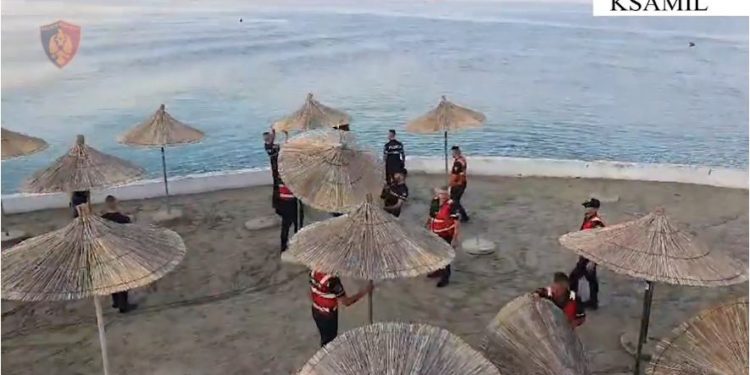 Sekuestrohen 432 shezlongë dhe 216 çadra, proçedohen dy persona