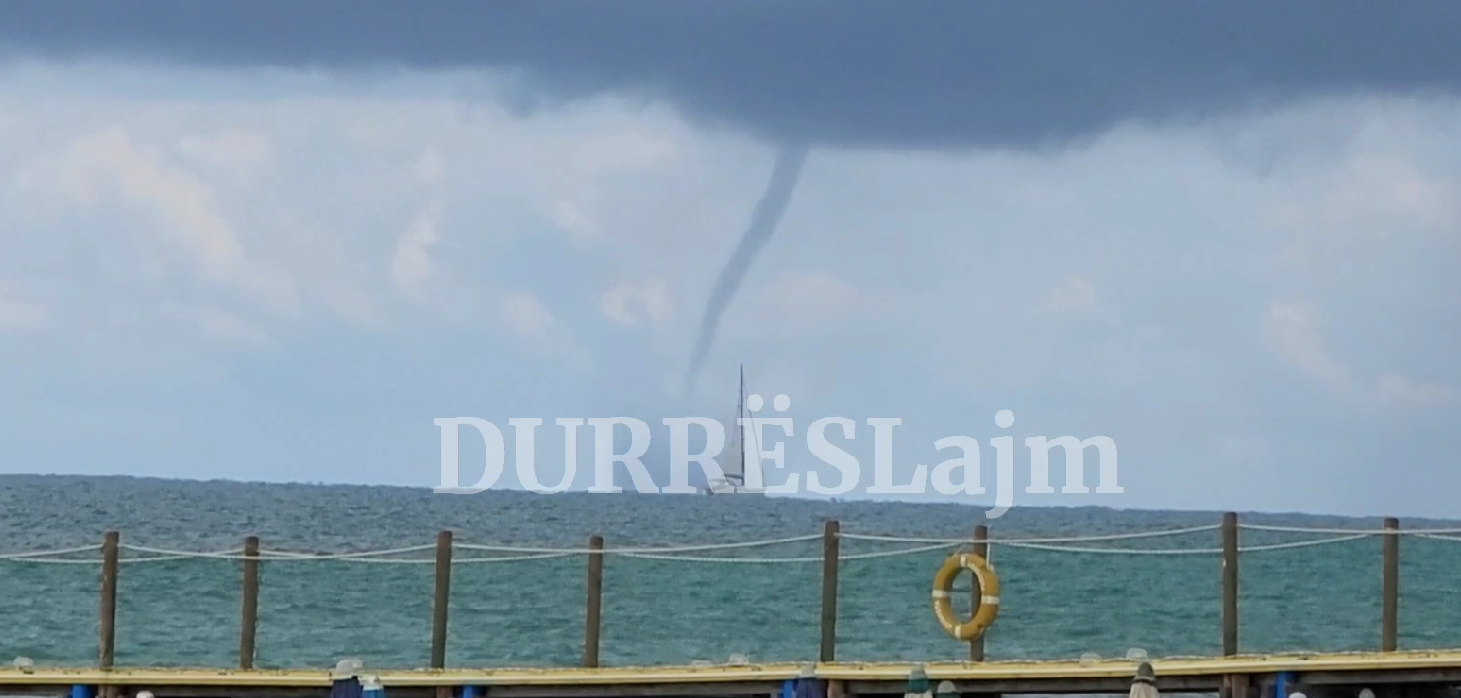 Fenomeni “i rrallë”/ Krijohet vorbull ajri në Durrës, pushuesit boshatisin plazhin edhe sot (VIDEO)