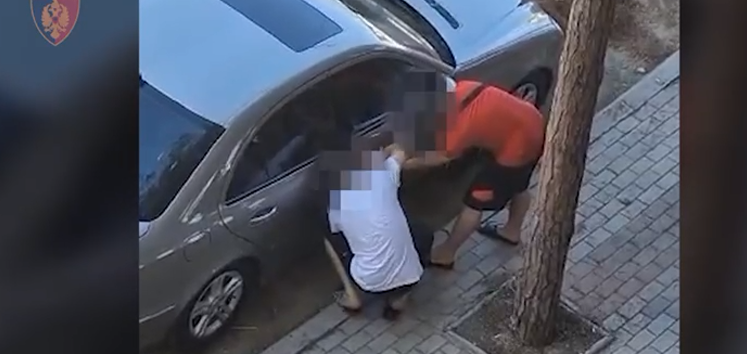 VIDEO/ 2 të rinj tentojnë të vjedhin një makinë të parkuar, i filmojnë komshinjtë, policia e Durrësit jep detajet